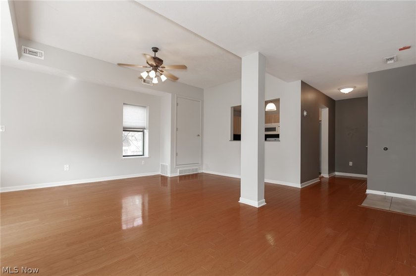 Welcome home to this beautifully updated 2 bedroom, 2 bathroom - photo 7