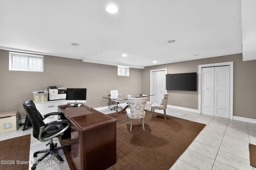 Enjoy family and entertaining in this charming 4 bedroom - photo 28