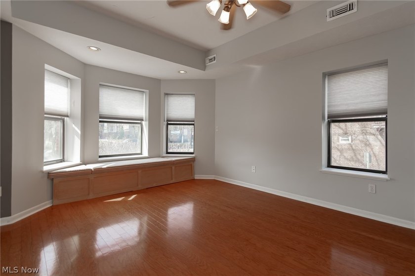 Welcome home to this beautifully updated 2 bedroom, 2 bathroom - photo 9