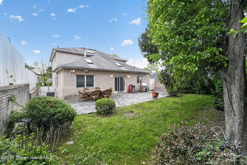 Enjoy family and entertaining in this charming 4 bedroom - photo 31