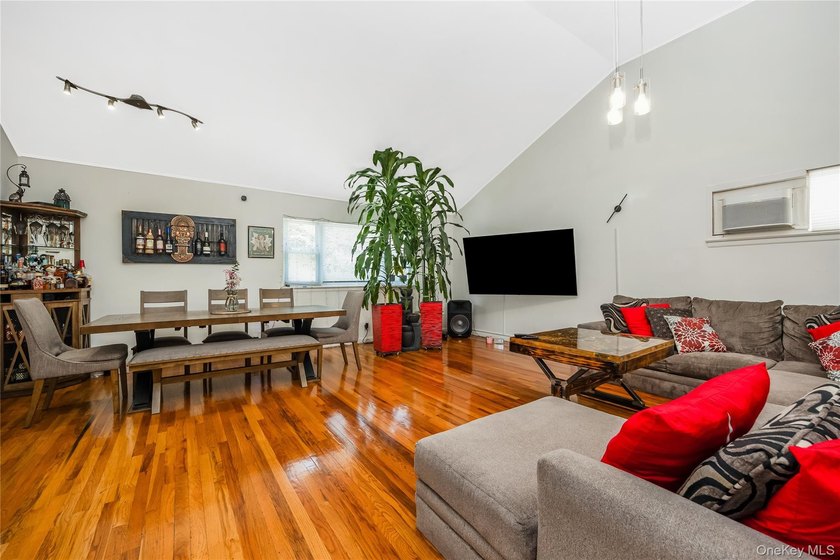Live, Play And Commute **Bay Terrace Vicinity** *ORIGINALLY A - photo 7