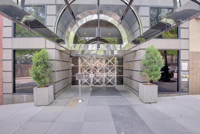 Welcome to this extraordinary, updated 3-bedroom, 3.5-bathroom - photo 2
