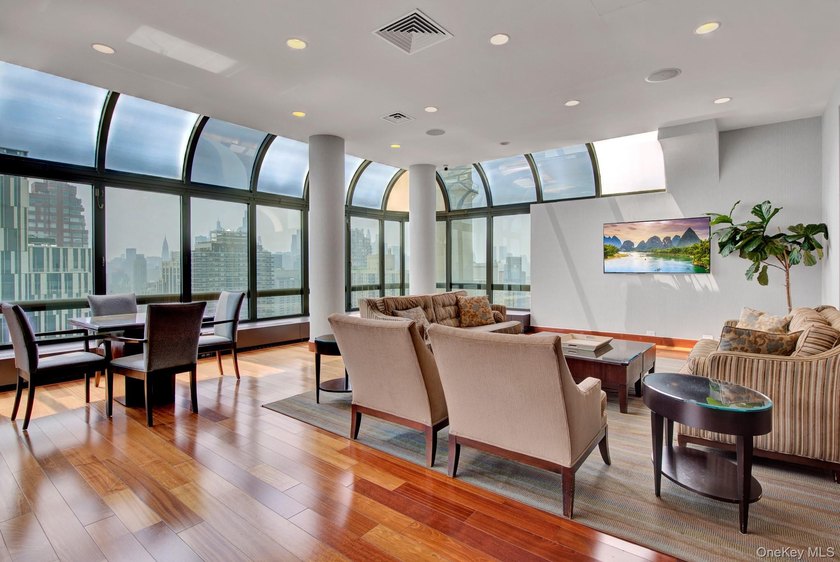 Welcome to this extraordinary, updated 3-bedroom, 3.5-bathroom - photo 4