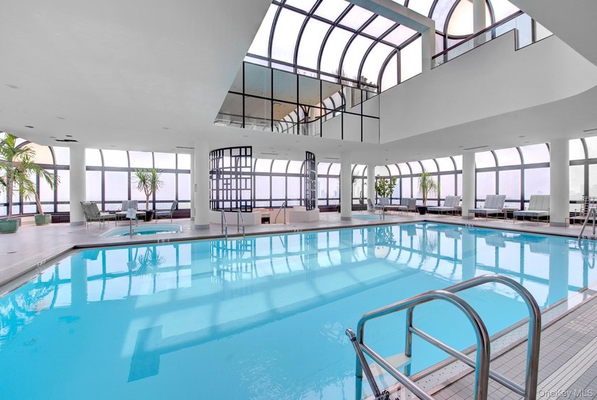 Welcome to this extraordinary, updated 3-bedroom, 3.5-bathroom - photo 8