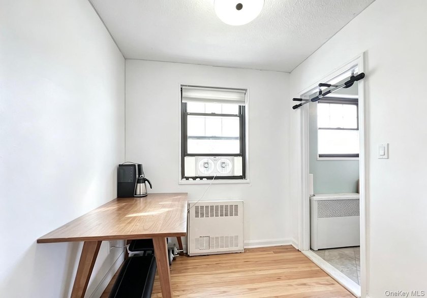 Bright corner garden-style 1-bedroom, 1-bath co-op on the 1st - photo 10