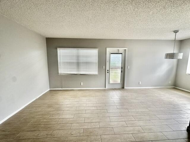 Bright and light 2nd-floor, 2 bedroom, 1.5 bathrooms, corner - photo 5