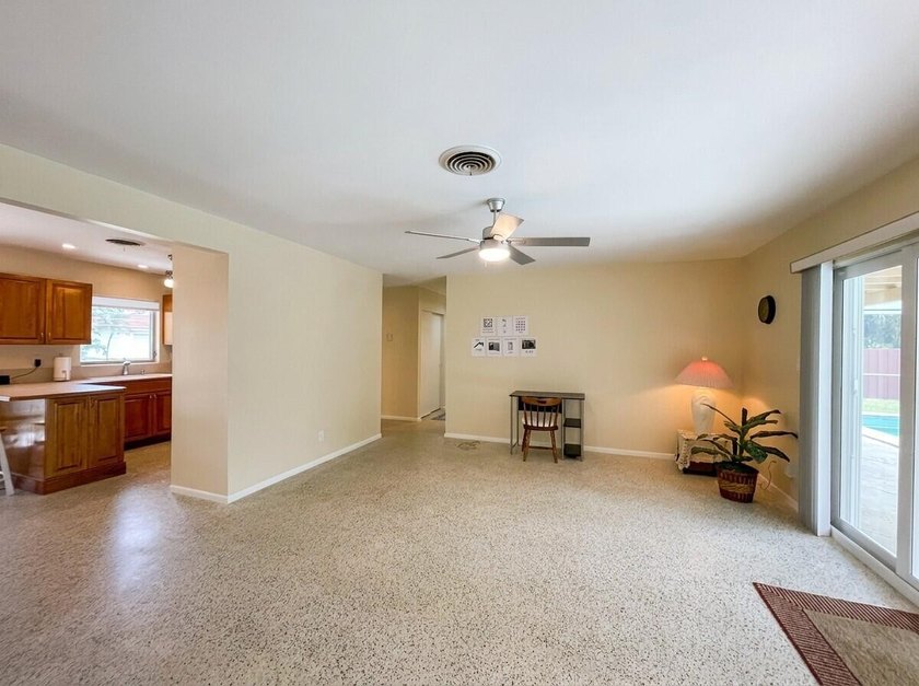 Location, location, location! Charming single-family pool home - photo 7