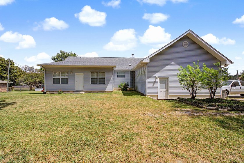 Discover peaceful country living just minutes from Pensacola - photo 40