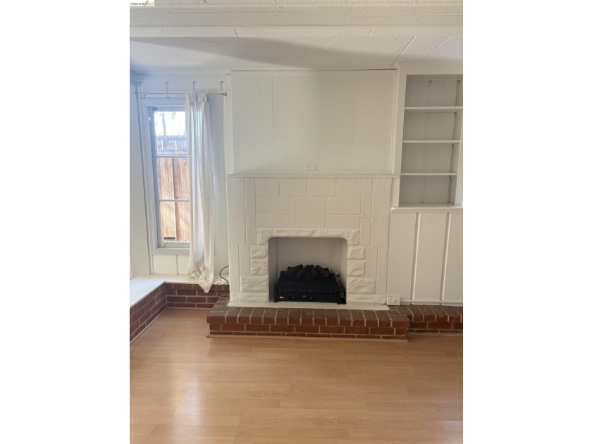 Beautifully maintained duplex located in one of the most - photo 4