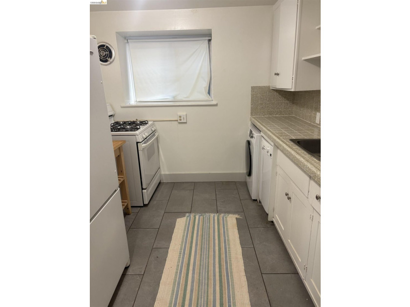 Beautifully maintained duplex located in one of the most - photo 5