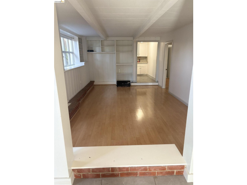 Beautifully maintained duplex located in one of the most - photo 7