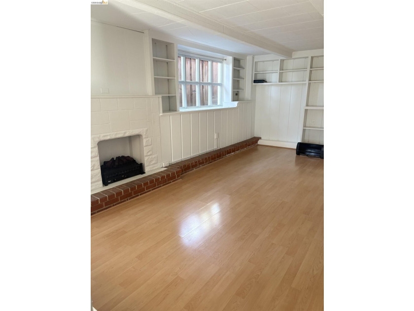 Beautifully maintained duplex located in one of the most - photo 8