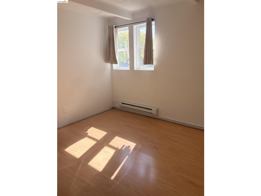 Beautifully maintained duplex located in one of the most - photo 9