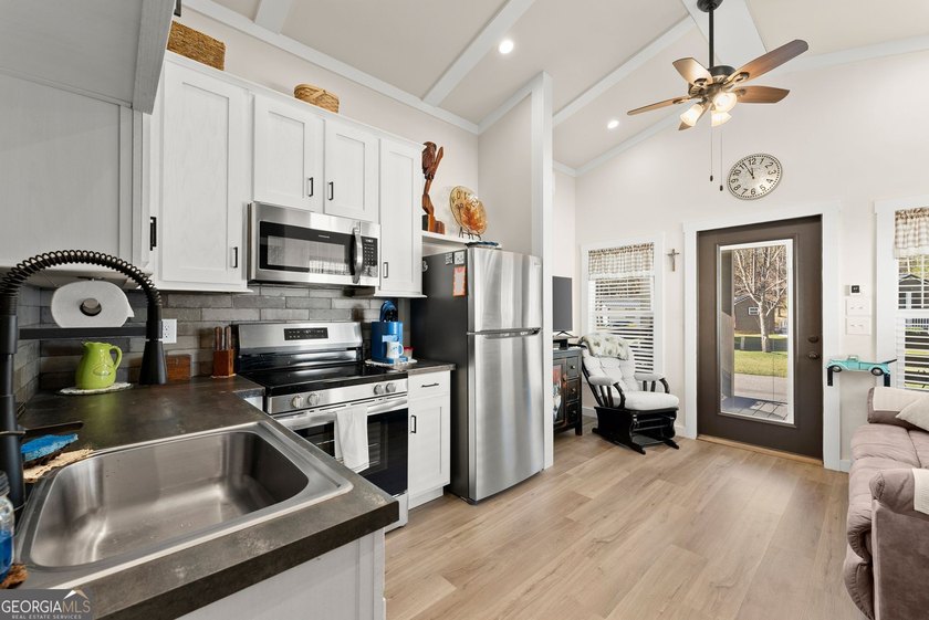 MAKE OFFER! Seller is ready to travel. Don't miss this - photo 14