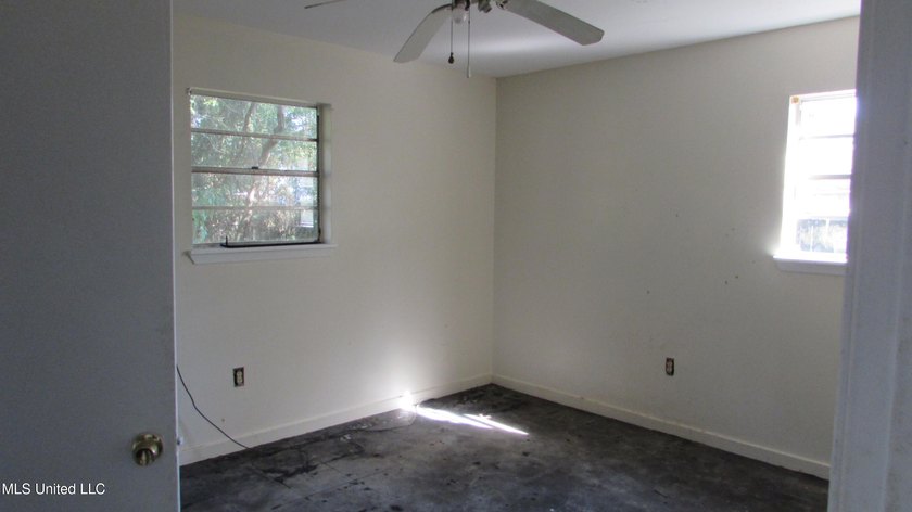 Solid 3 bedroom 1 bath home in need of repairs. Sold as-is - photo 8