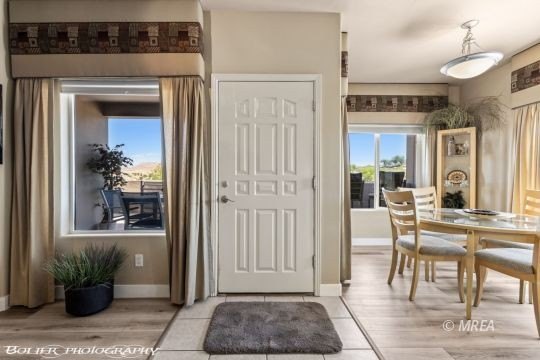 Check out this great condo with an amazing front courtyard - photo 4