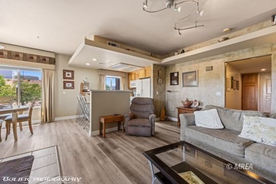 Check out this great condo with an amazing front courtyard - photo 6