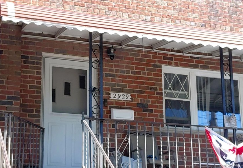 This Colonial Style Home Features 3 Bedrooms, 1.5 Baths, Formal - photo 4