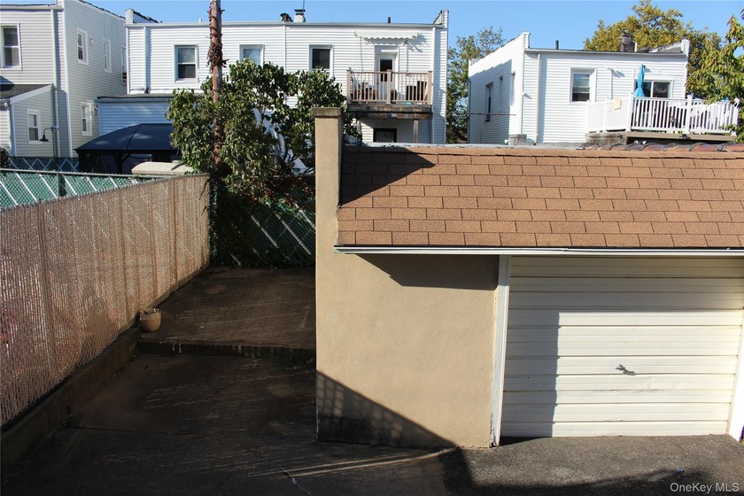 Welcome to 2973 Harding Avenue, a beautifully maintained - photo 12