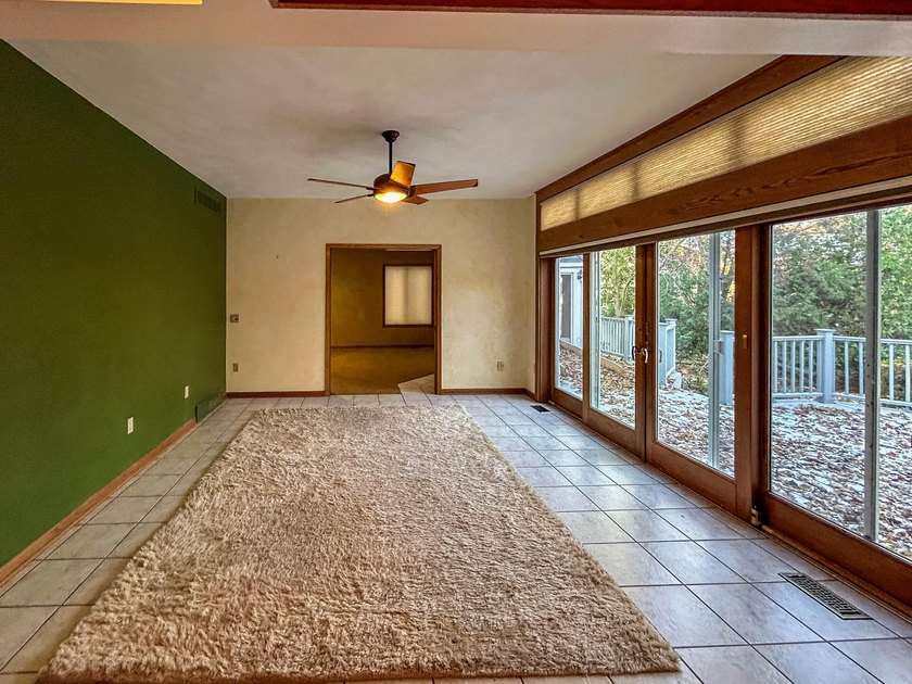 spacious contemporary one-owner estate in the heart of Paddock - photo 16