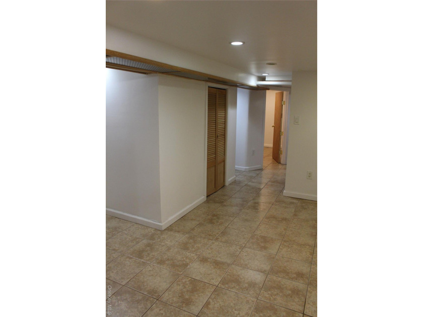 Welcome to 2973 Harding Avenue, a beautifully maintained - photo 16