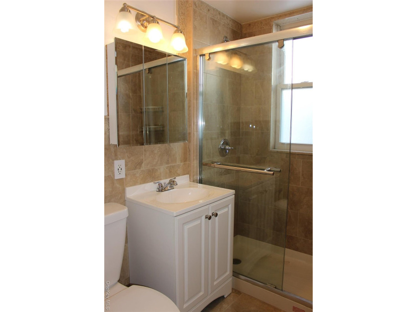Welcome to 2973 Harding Avenue, a beautifully maintained - photo 22