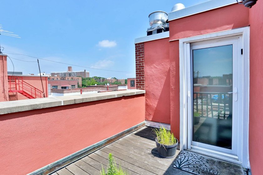 EXCLUSIVE NEW TO MARKET Contemporary 2-Bd. Duplex Penthouse - photo 22