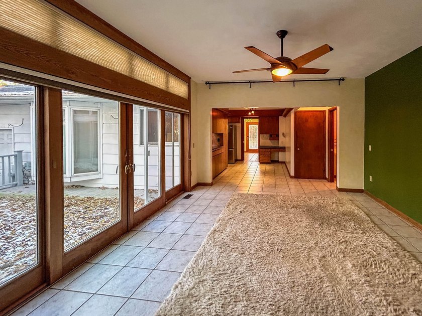 spacious contemporary one-owner estate in the heart of Paddock - photo 24