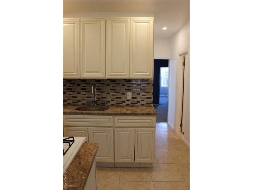 Welcome to 2973 Harding Avenue, a beautifully maintained - photo 26