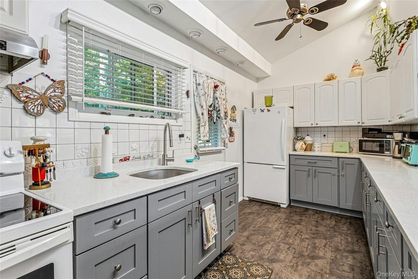 Beautifully updated and full of charm, this 2-bedroom, 1-bath - photo 8