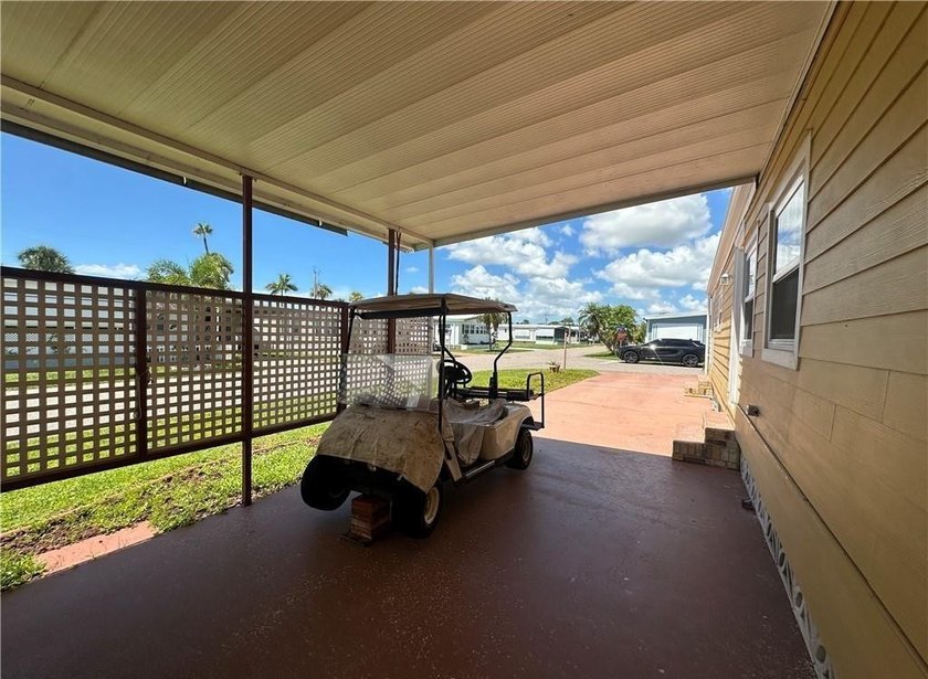 Excellent investment opportunity in this corner-lot home located - photo 5