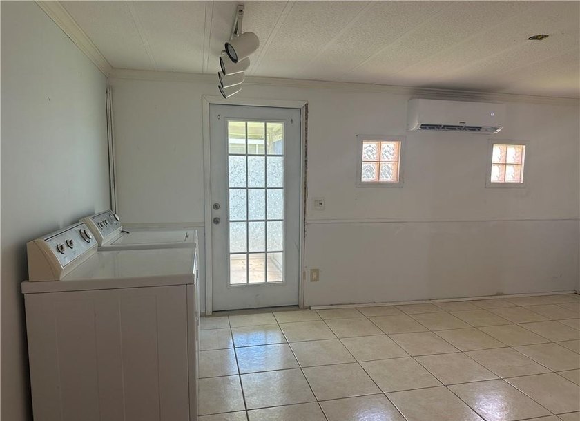 Excellent investment opportunity in this corner-lot home located - photo 8