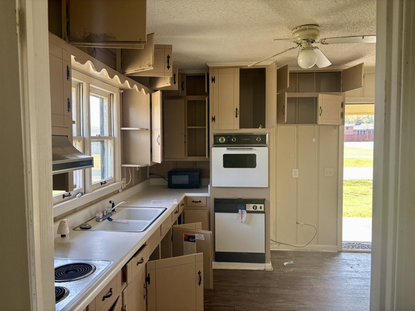 This 3 bedroom 1 bath house will be great for a starter home or - photo 5