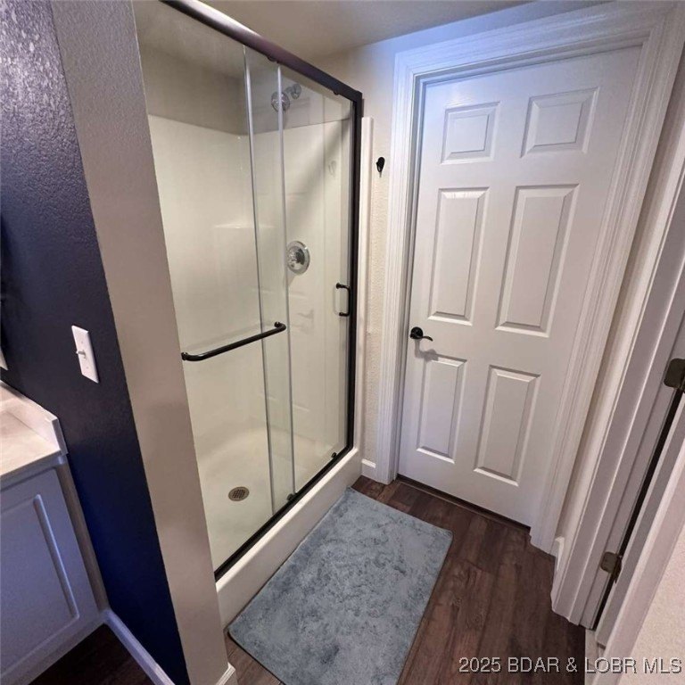 This beutiful turnkey lakeside condo comes with numerous updates - photo 12