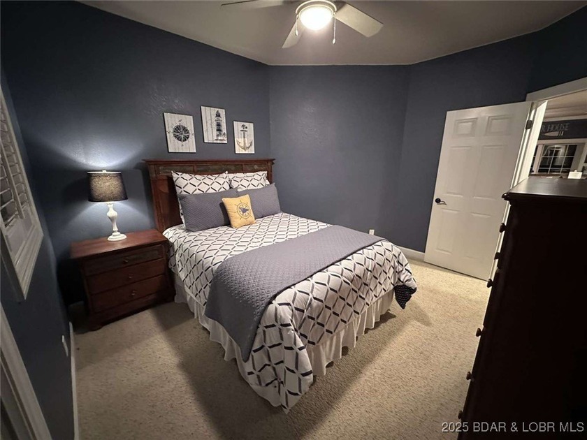 This beutiful turnkey lakeside condo comes with numerous updates - photo 14