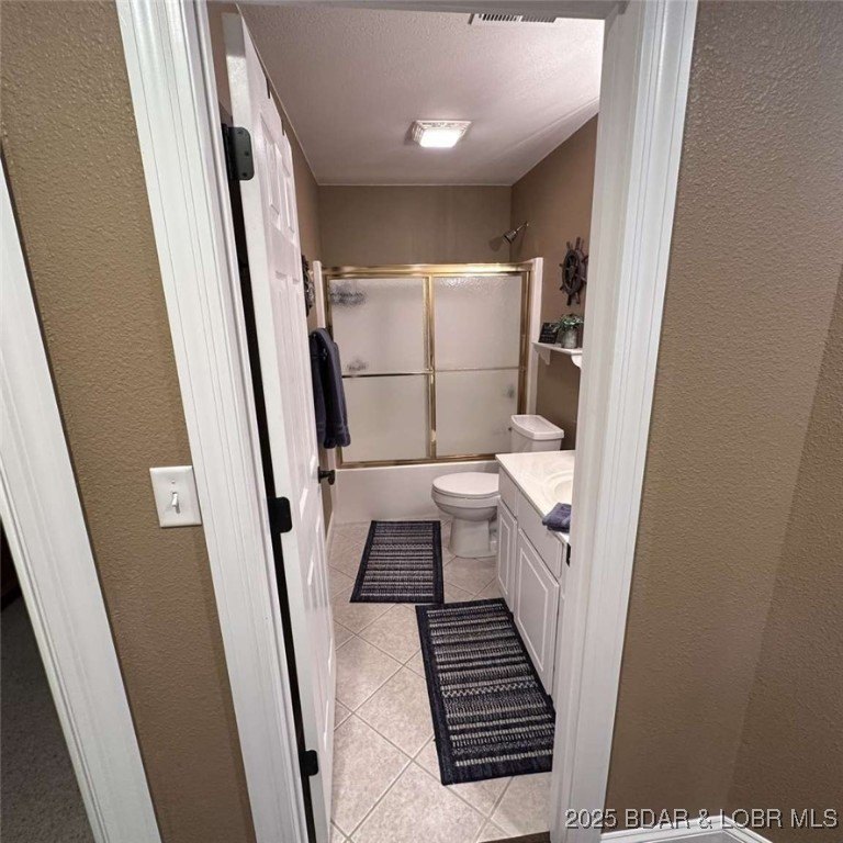This beutiful turnkey lakeside condo comes with numerous updates - photo 16
