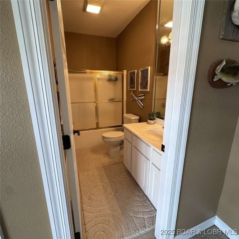 This beutiful turnkey lakeside condo comes with numerous updates - photo 21