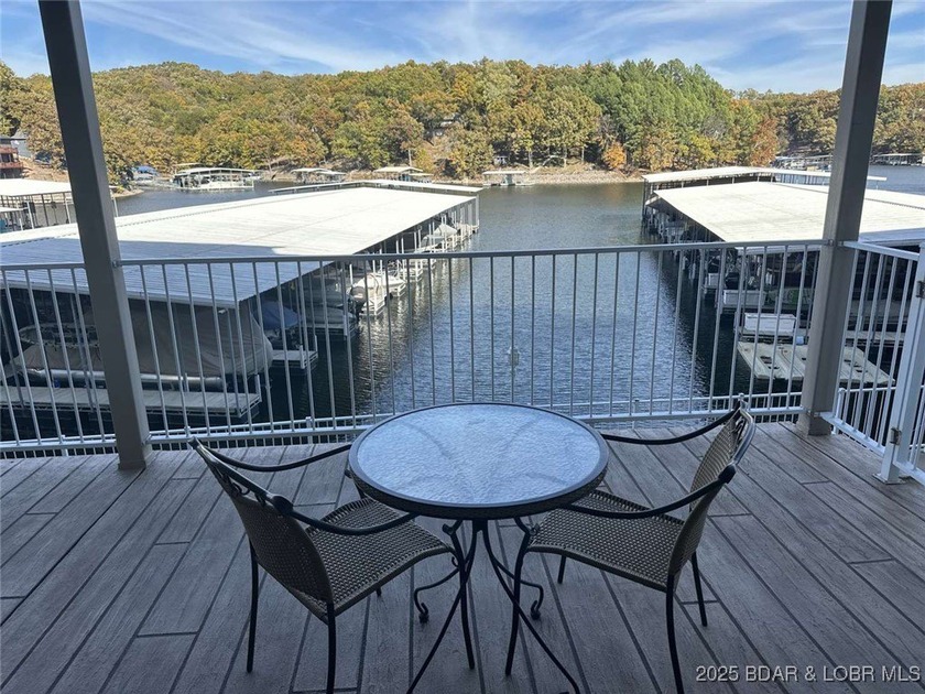 This beutiful turnkey lakeside condo comes with numerous updates - photo 22