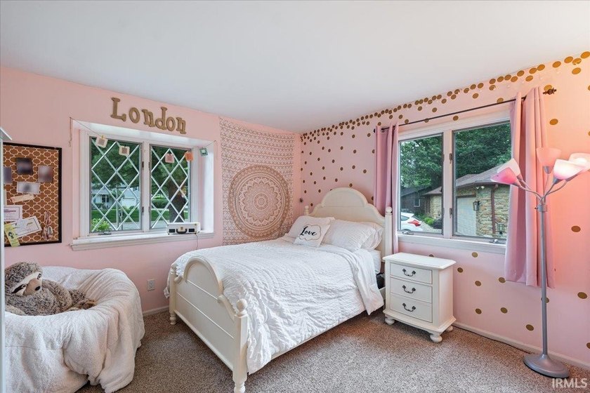Welcome to this beautifully maintained waterfront ranch in the - photo 29