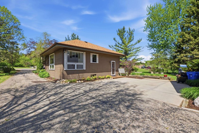 VRP $825,000-$850,000 Stop dreaming and start living. This - photo 4