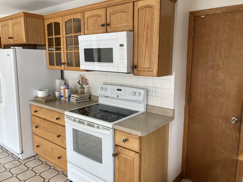 VRP $825,000-$850,000 Stop dreaming and start living. This - photo 8