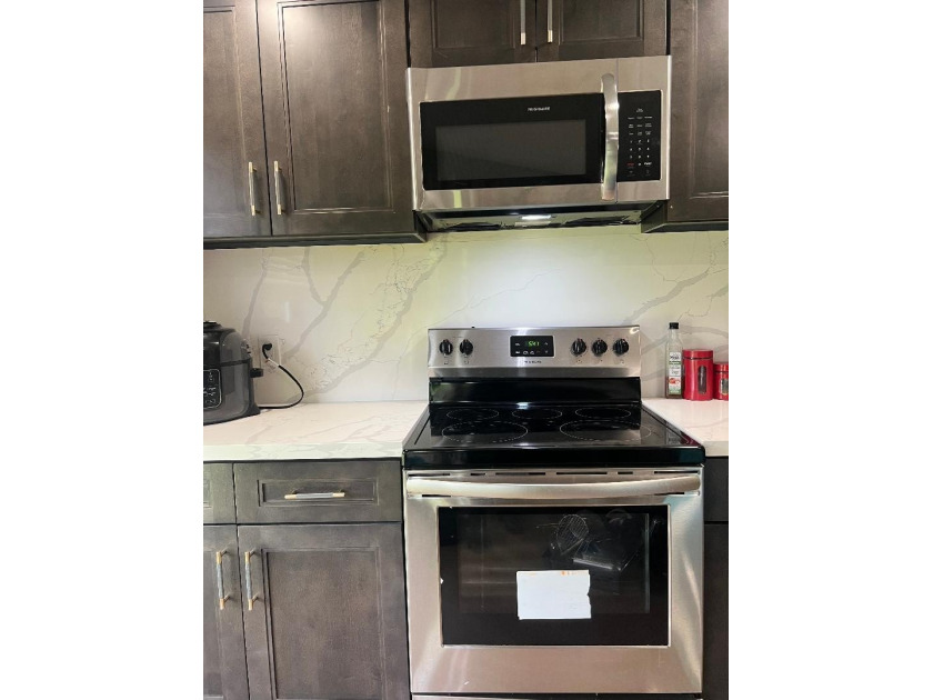EVERYTHING IS UPDATED!...Classy Community!... Classy unit! - photo 6