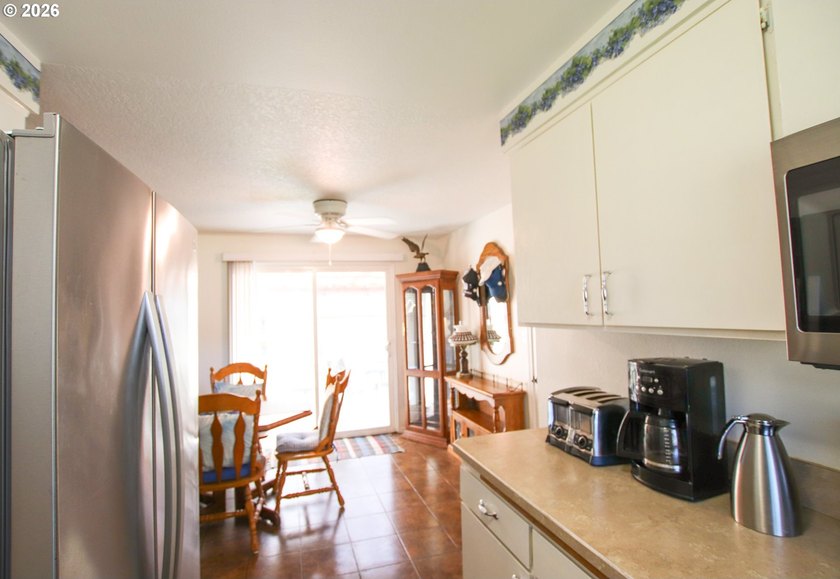Charming 3 bedroom, 1 bath home offering 1,024 sq ft of - photo 13