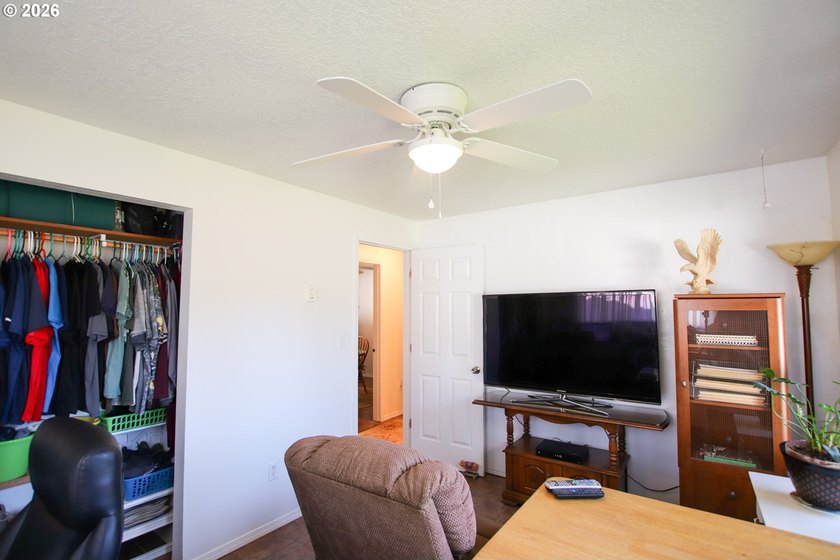 Charming 3 bedroom, 1 bath home offering 1,024 sq ft of - photo 16