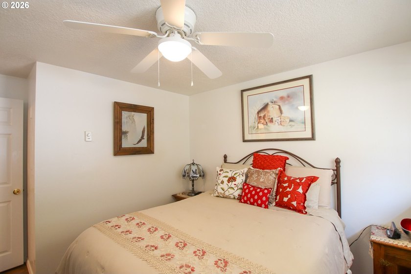 Charming 3 bedroom, 1 bath home offering 1,024 sq ft of - photo 20