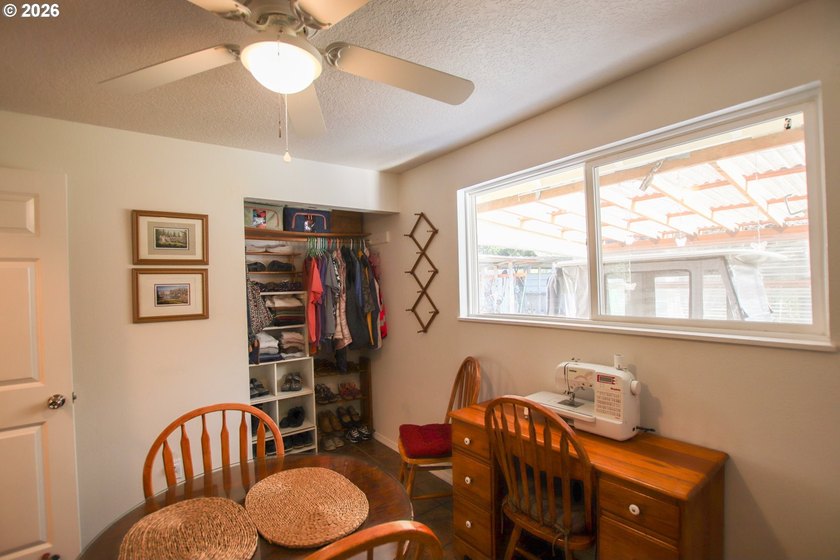 Charming 3 bedroom, 1 bath home offering 1,024 sq ft of - photo 21