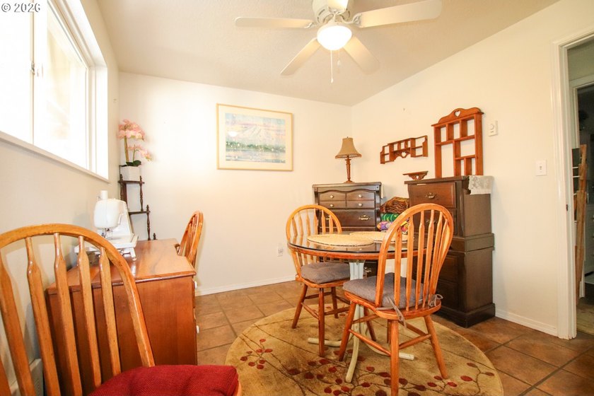 Charming 3 bedroom, 1 bath home offering 1,024 sq ft of - photo 22