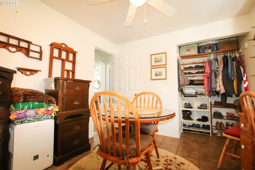 Charming 3 bedroom, 1 bath home offering 1,024 sq ft of - photo 23