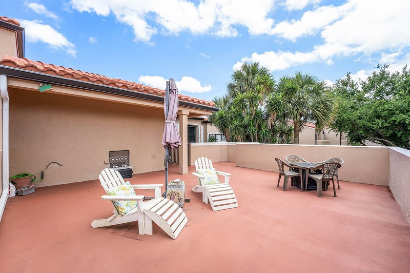 SELLER WILL PAY CONDO DUES FOR BUYER FOR REMAINDER OF 2026!!! - photo 4