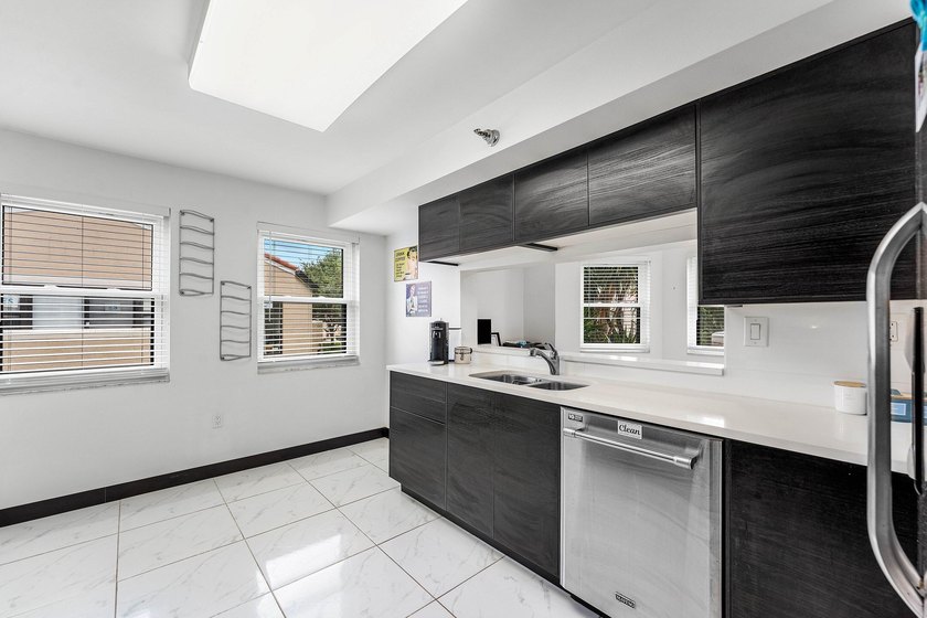 SELLER WILL PAY CONDO DUES FOR BUYER FOR REMAINDER OF 2026!!! - photo 8